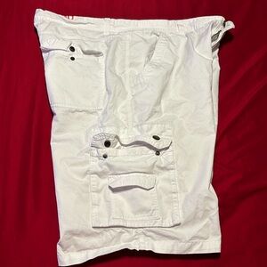 Men’s white shirt cargo shorts